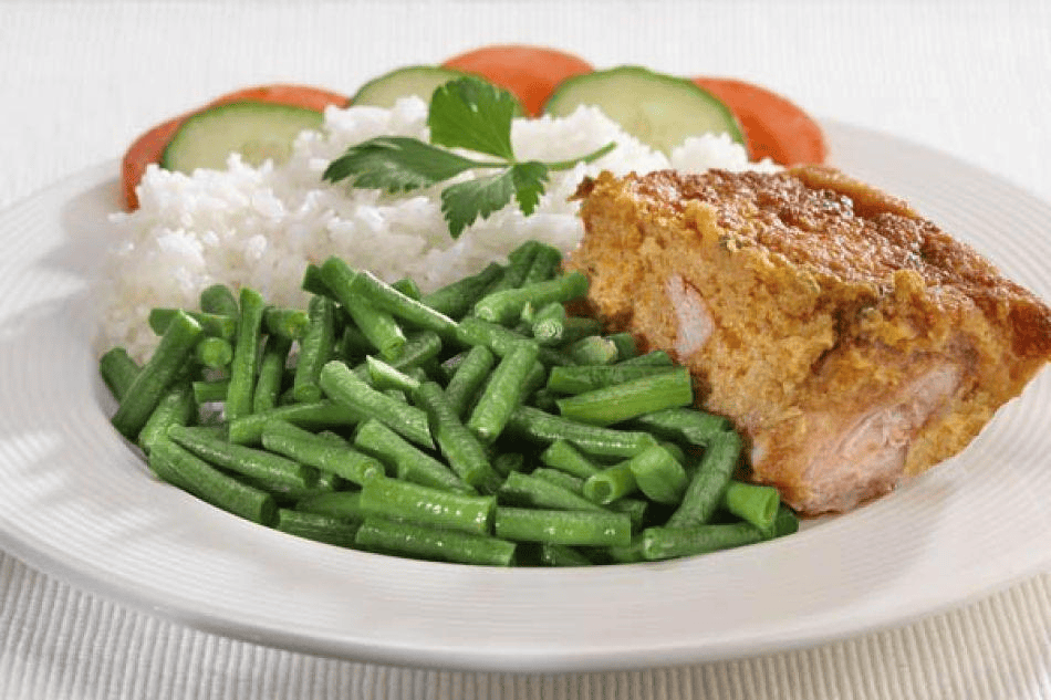 Pom. Pastel de pollo con raíz de pomtajer.&nbsp;Surinam