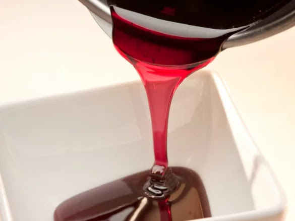 Salsa de vino tinto.&nbsp;Francia