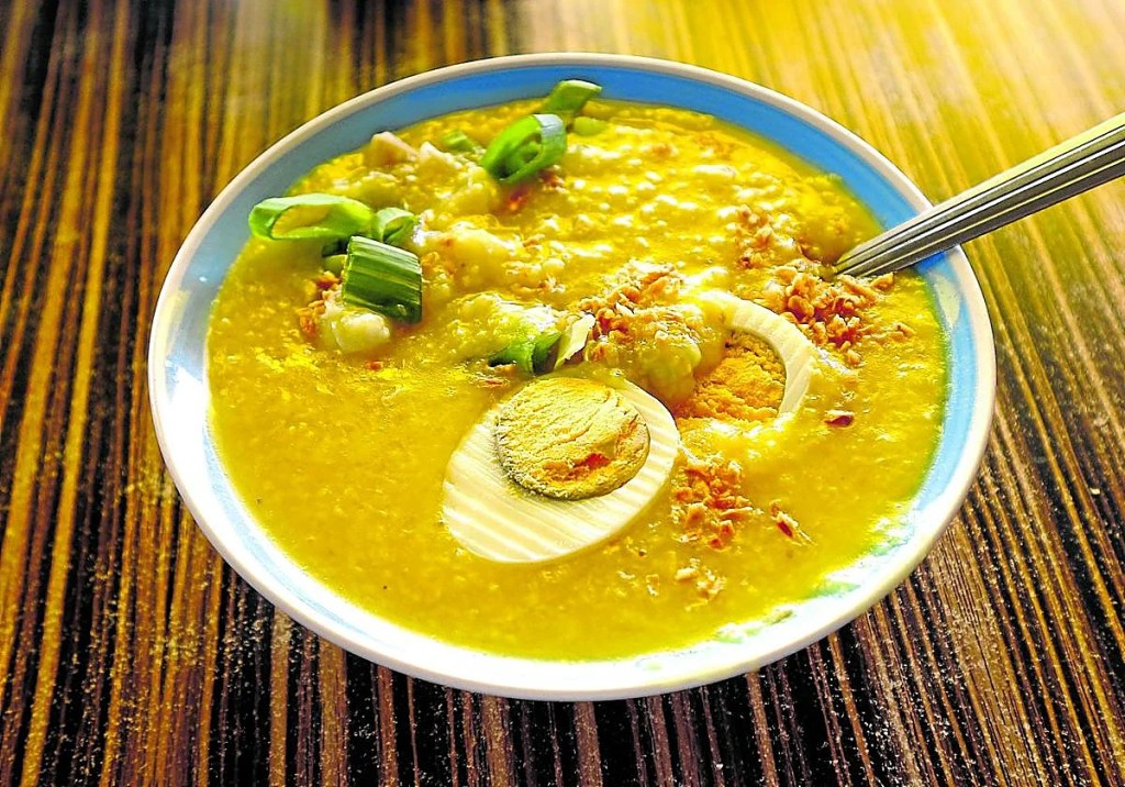 Mohinga — Sopa de pescado con fideos de arroz. Birmania