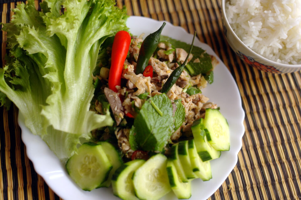 Laap de pollo (Larb Gai) Laos