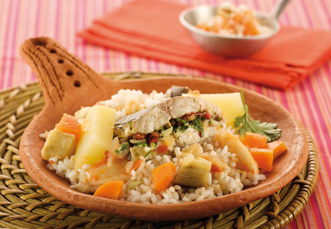 Thieboudienne (Ceebu Jën) Arroz con pescado.&nbsp;Senegal