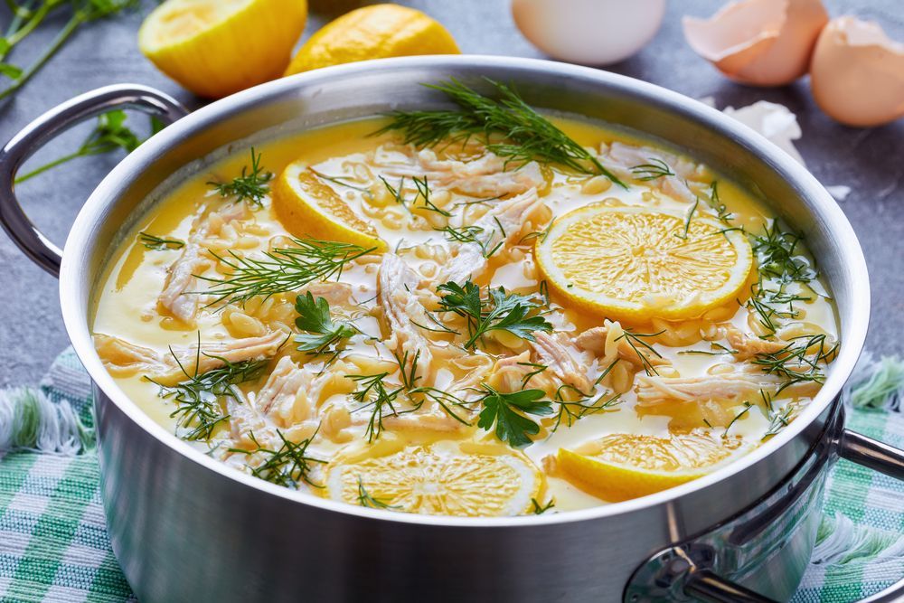 Avgolemono (Sopa del Mediterráneo Oriental)Sopa de pollo. Turquía