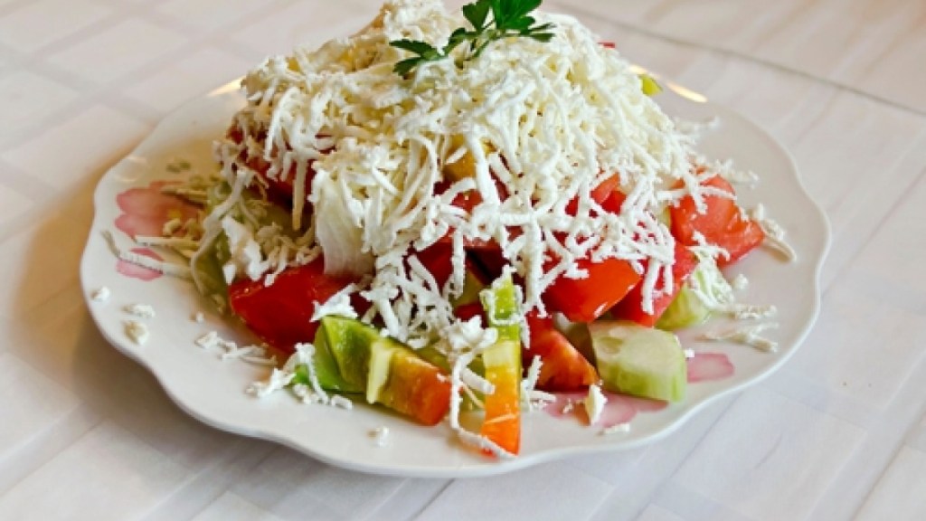 Shopska Salata (ensalada verde)&nbsp;Bulgaria.